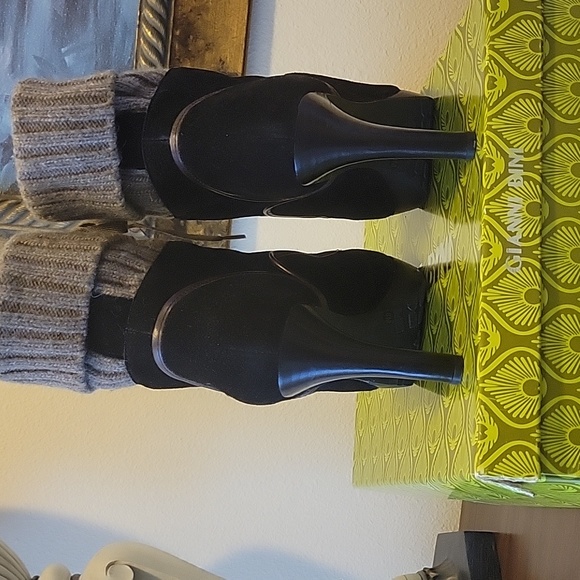 Gianni B 3.5 inch black suede boots sz 8 with oatmeal cuffs which lace up - Picture 4 of 8